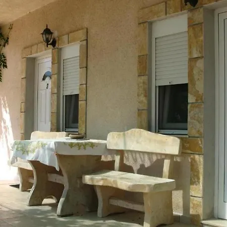 아파트 Family-friendly With Swimming Pool Lozovac, Krka - 18961 로조박