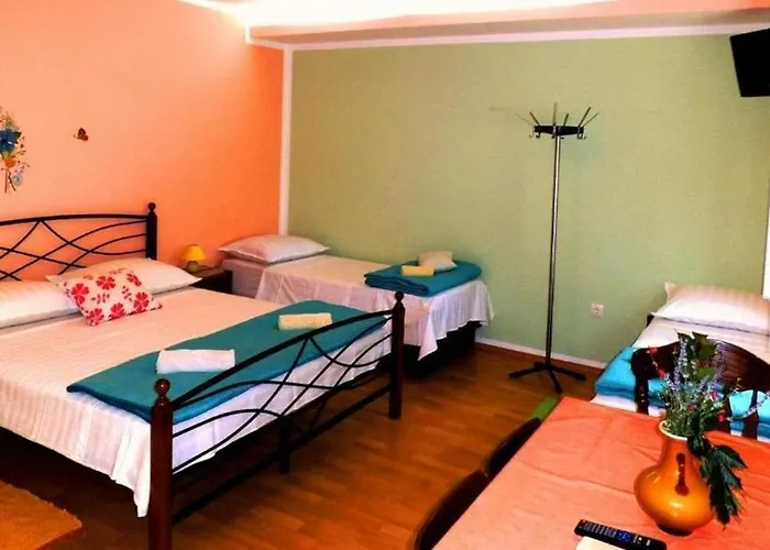 Family-friendly With Swimming Pool Lozovac, Krka - 18961 Appartamento